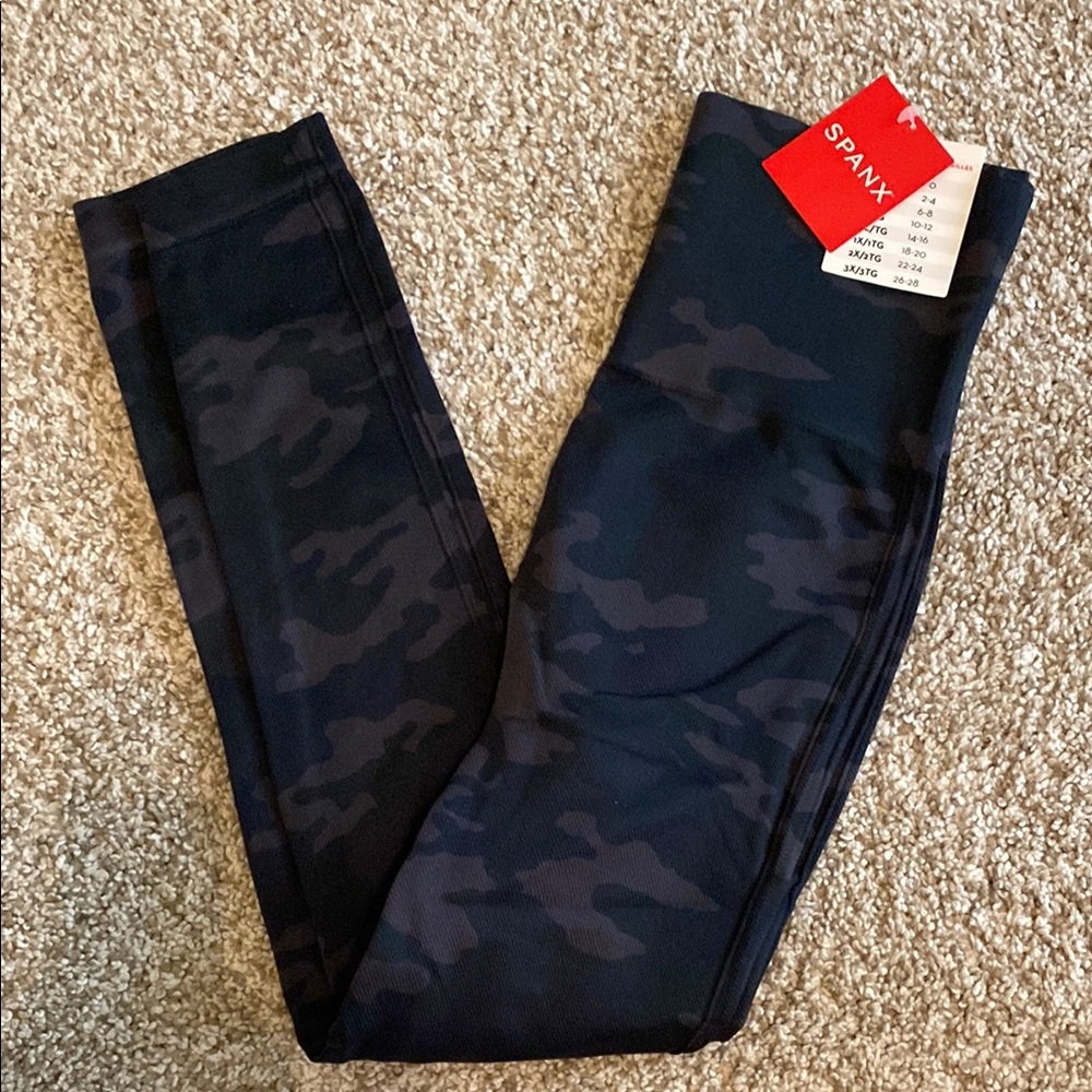 SPANX Camo Leggings - Black and Gray